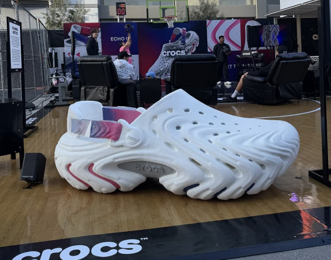 Crocs — Oversized footwear for a live brand experience, view 1
