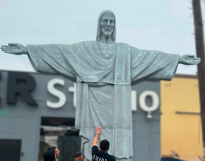 Giant Jesus sculpture — Large-scale figurative sculpture, view 1