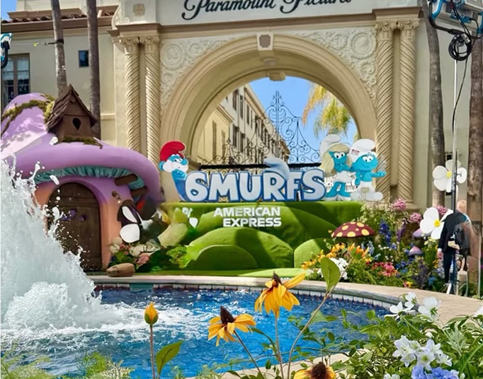 Paramount / Smurfs — Character figures and themed scenery, view 1