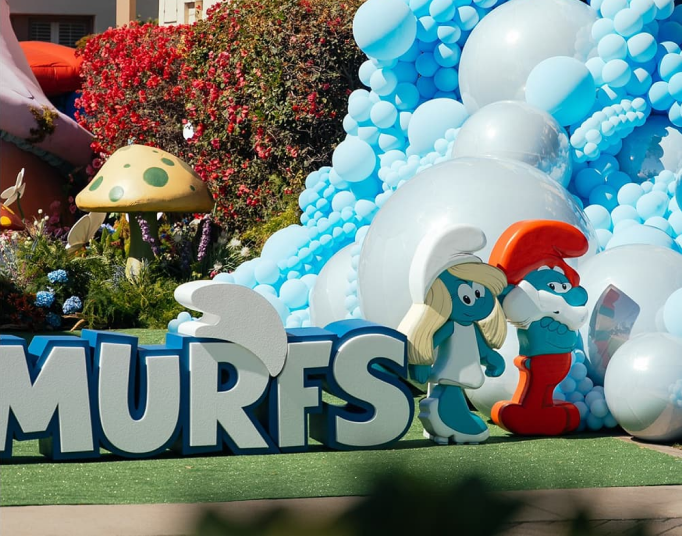 Paramount / Smurfs — Character figures and themed scenery, view 2